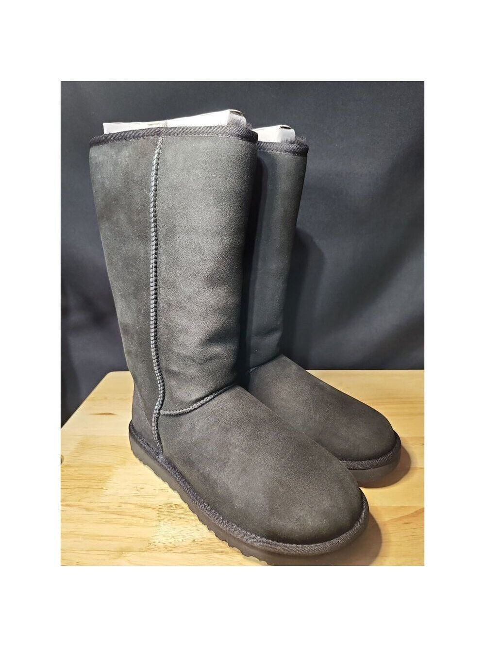 UGG boot w classic tall II size 8
